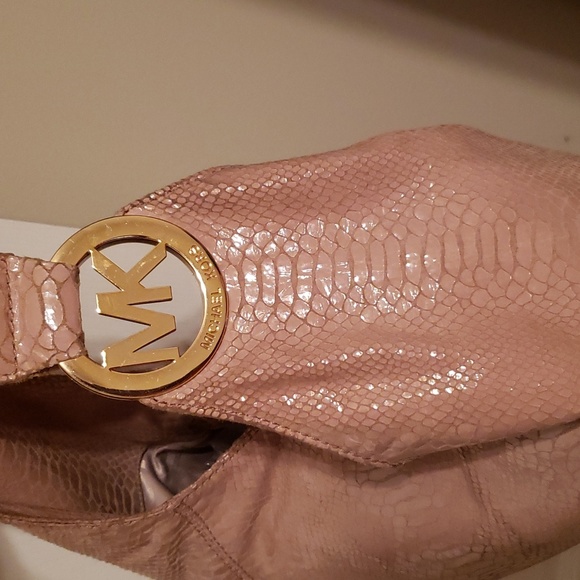 Michael Kors slouchy hobo handbag, tan. - Picture 5 of 8